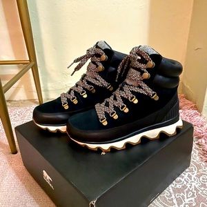 Sorel Kinetic Conquest boot NIB!!